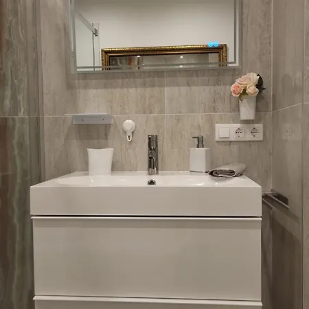 Appartement Private With Own Pool And Huge Garden, 150m To Longest Free At Balaton