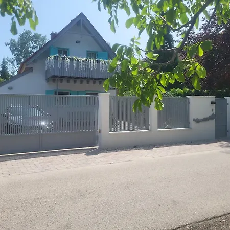 Apartamento Private With Own Pool And Huge Garden, 150m To Longest Free At Balaton Zamárdi